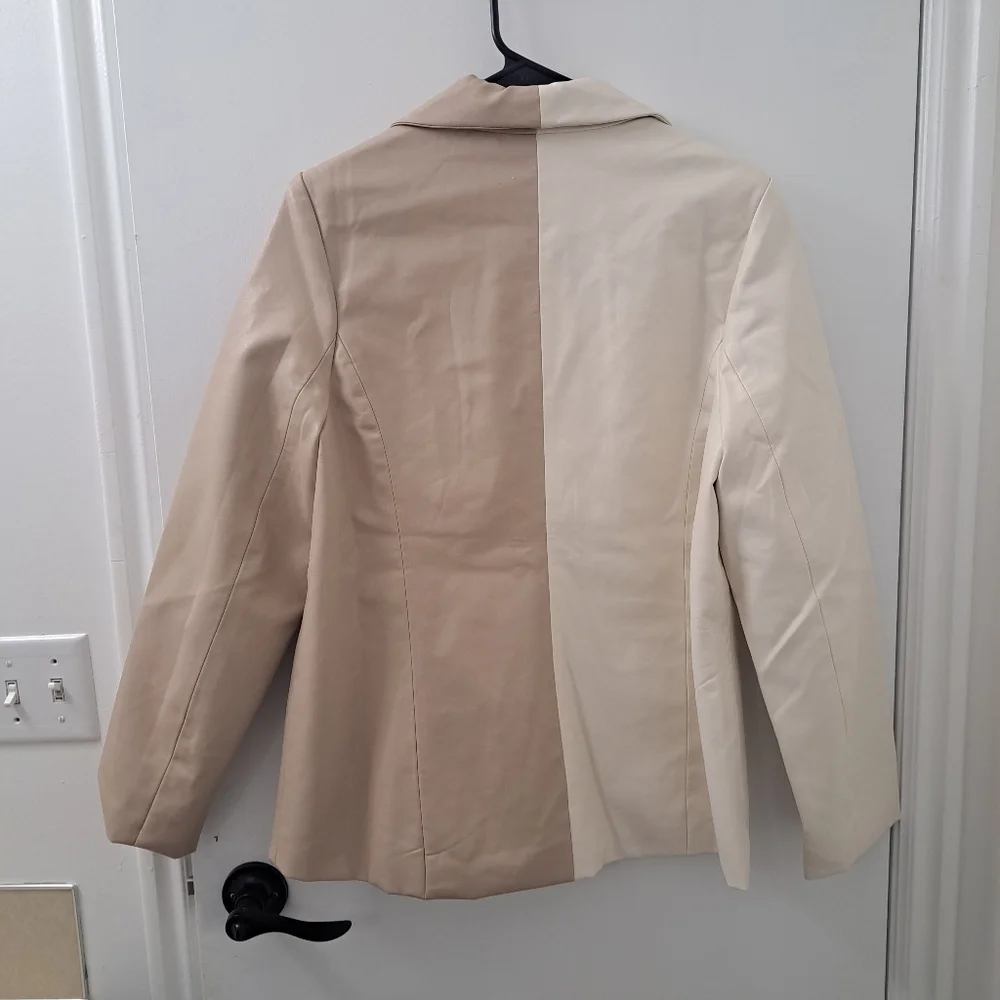 NEW Le Lis Two Tone Cream Tan Faux Leather Women's Blazer Jacket Size Medium - Picture 4 of 5